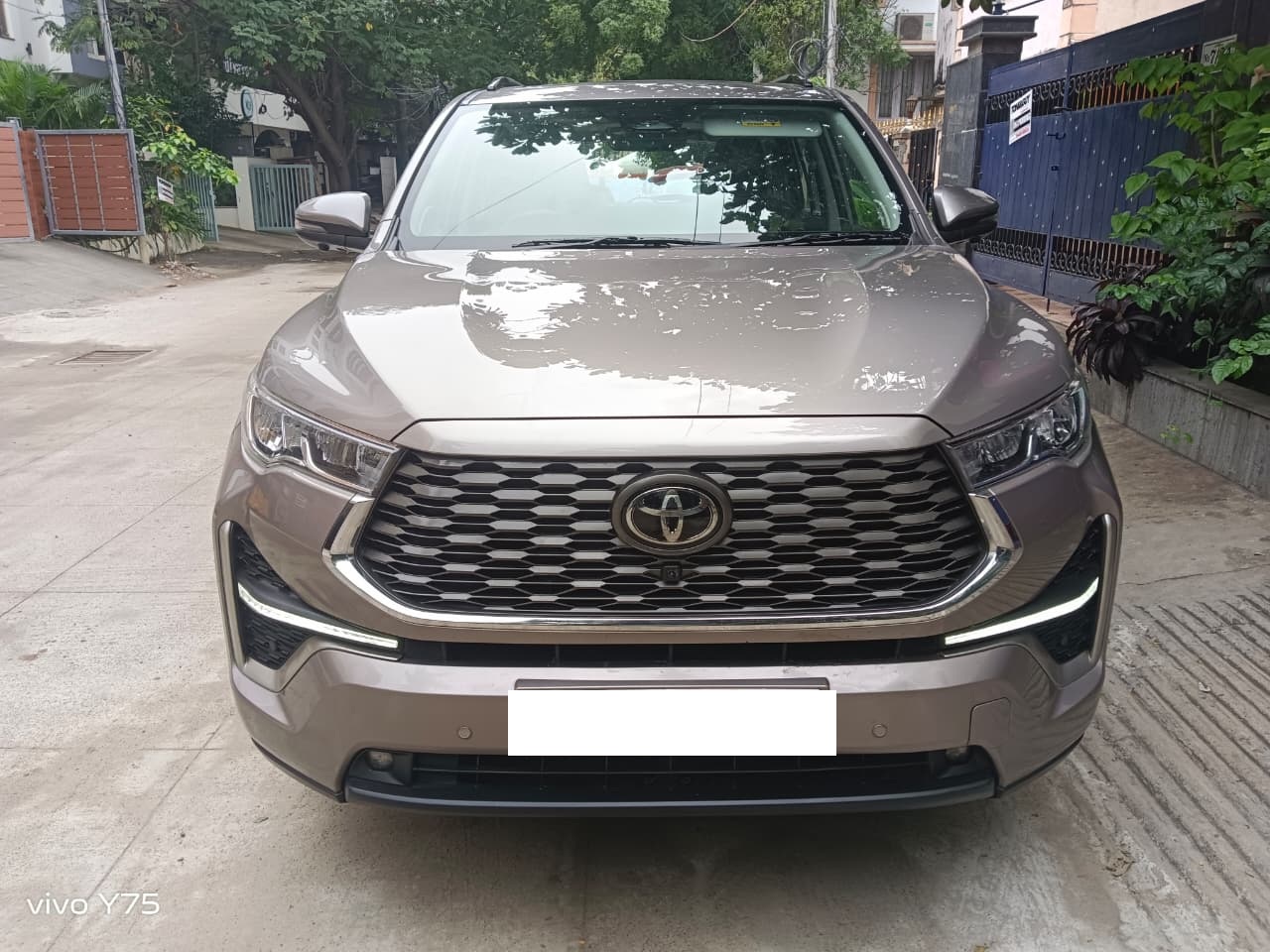 Toyota Innova Hycross
