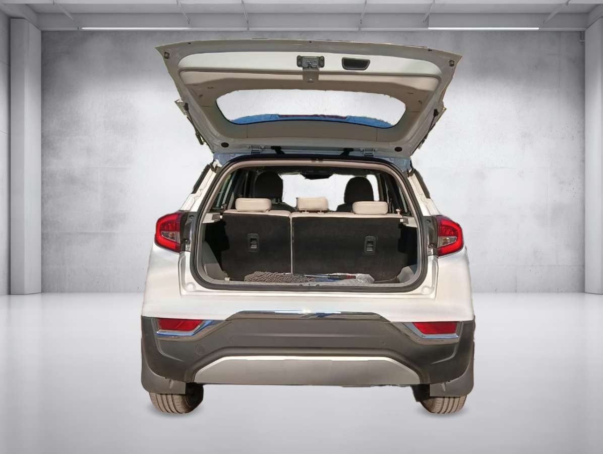 Mahindra XUV300 - Image 5