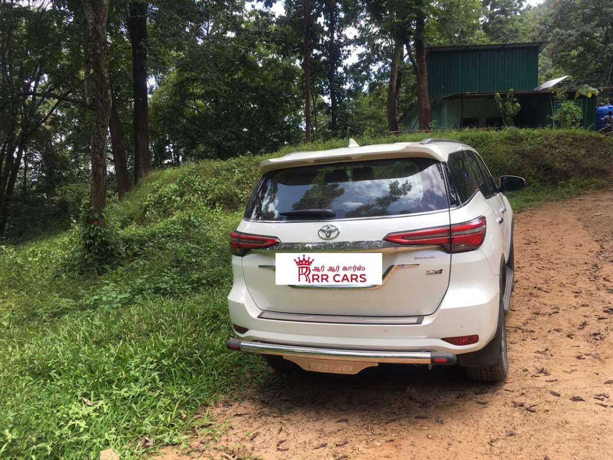 Toyota Fortuner - Image 4
