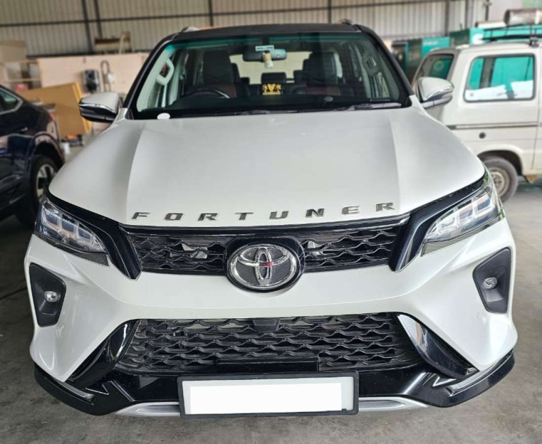 Toyota Fortuner Legender
