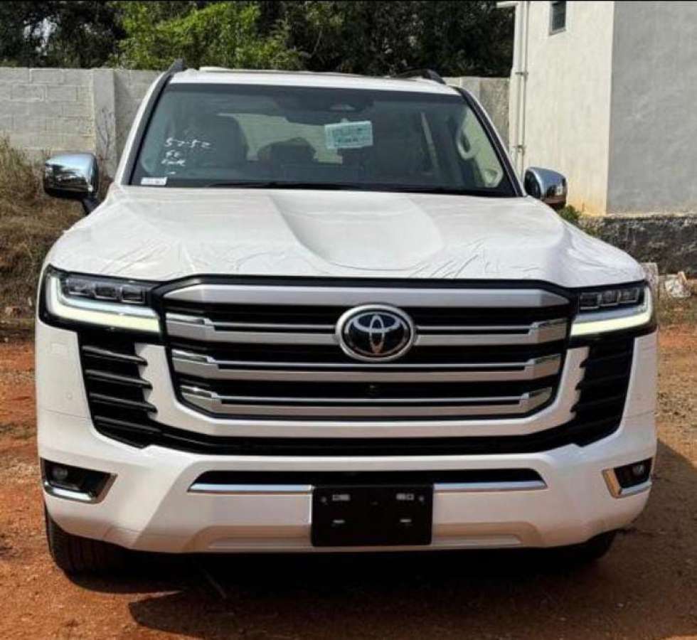 Toyota Land Cruiser 300