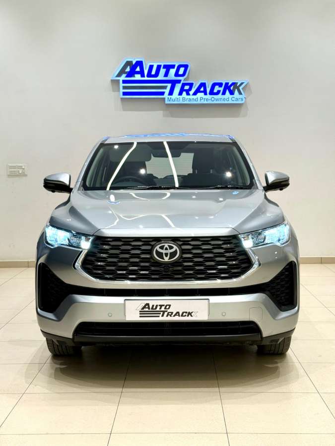 Toyota Innova Hycross