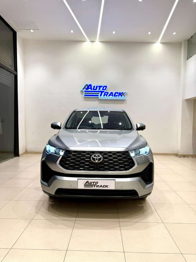 Toyota Innova Hycross