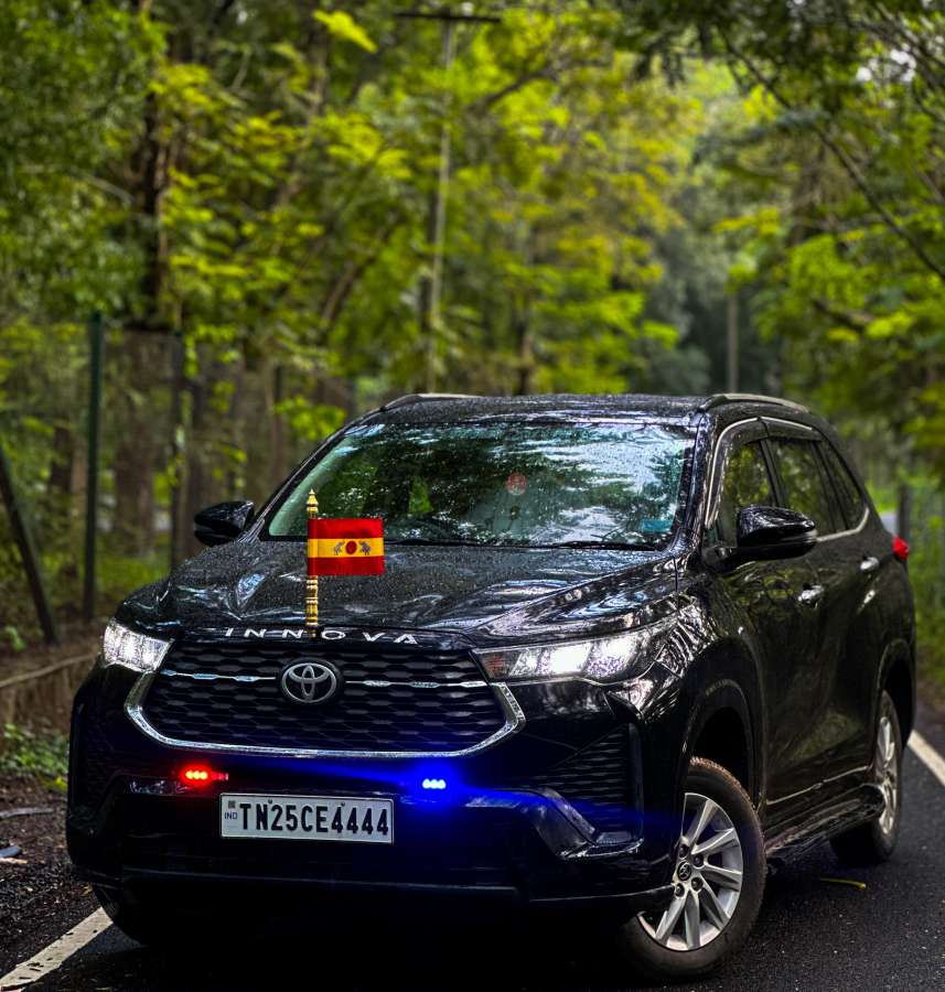 Toyota Innova Hycross