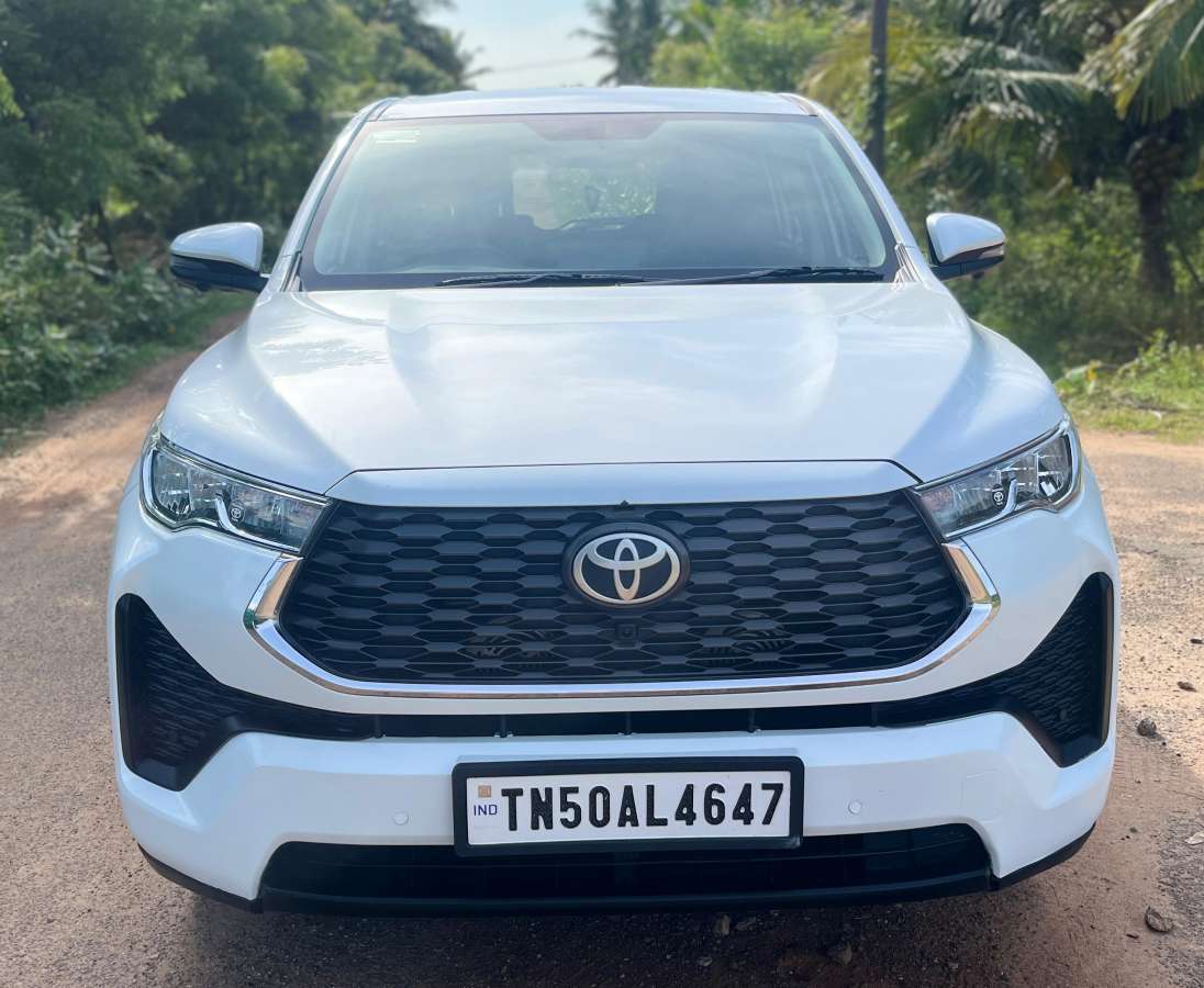 Toyota Innova Hycross