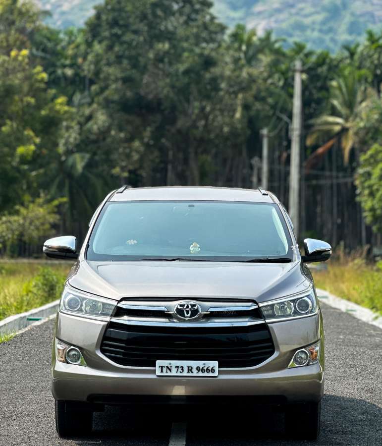 Toyota Innova Crysta 2.4z