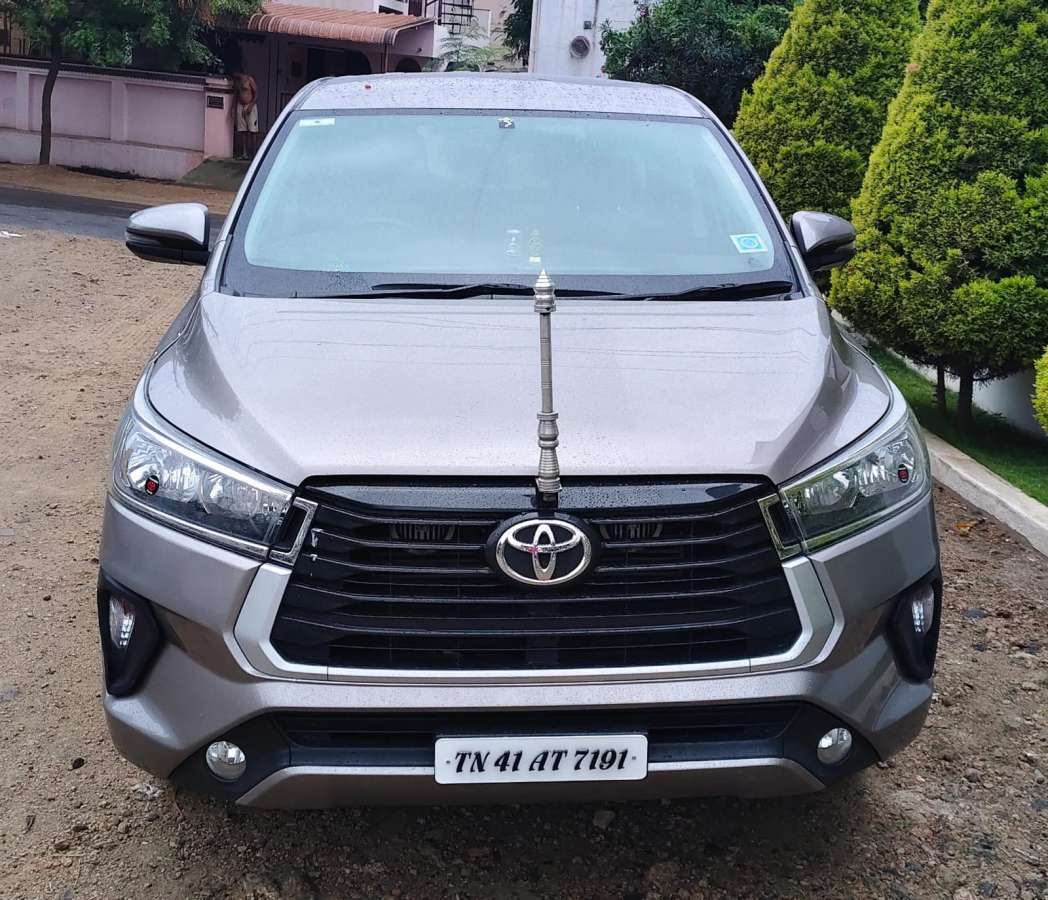 Toyota Innova Crysta 2.4 GX 8 STR