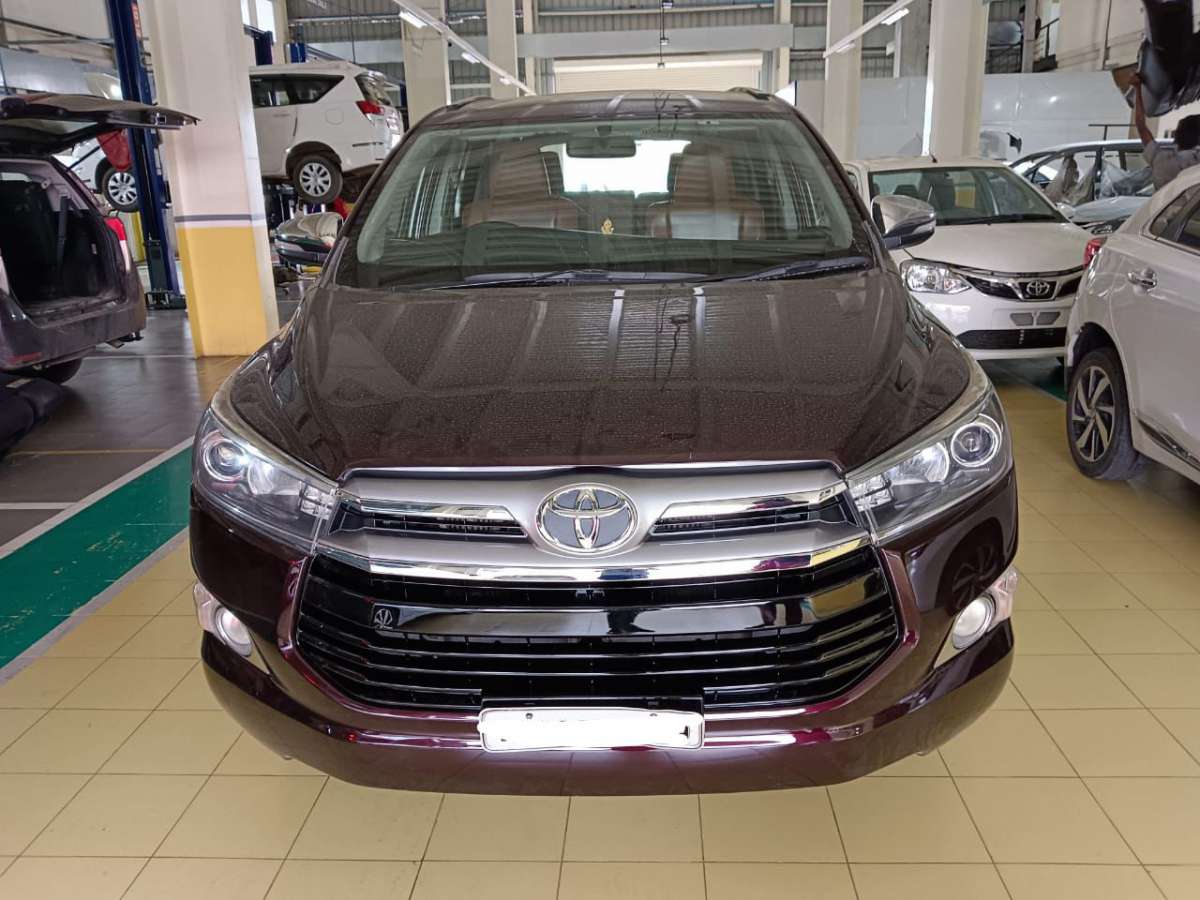 Toyota Innova Crysta 2.8 ZX AT 7 STR