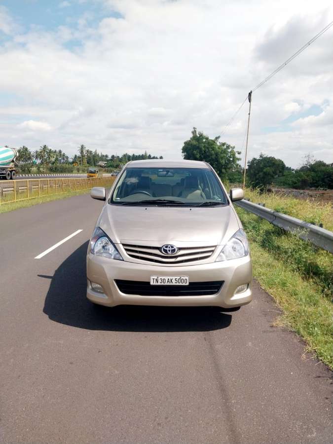 Toyota Innova 2.0 G1 8 STR