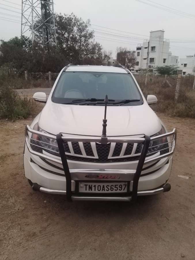 Mahindra XUV500 W8 Dual Tone