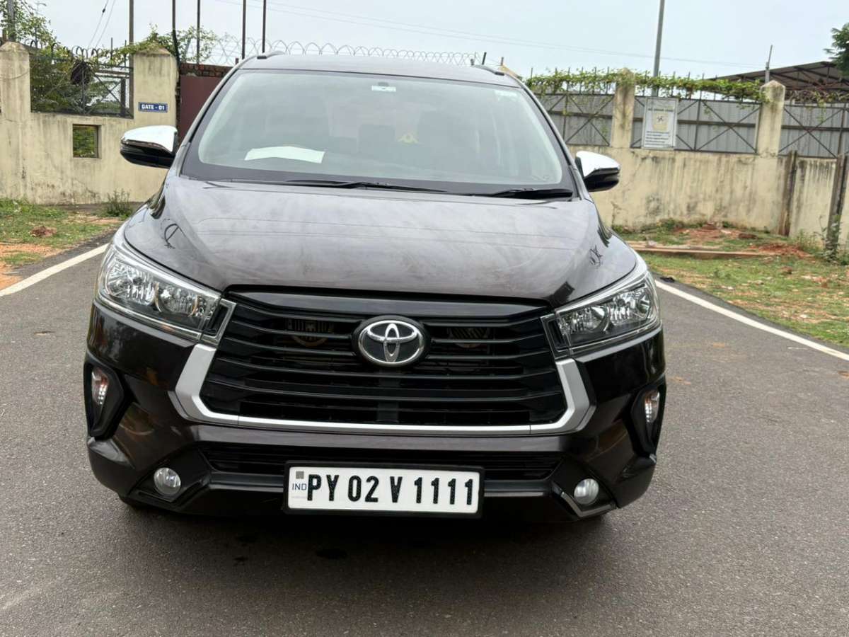 Toyota Innova Crysta GX 8 STR