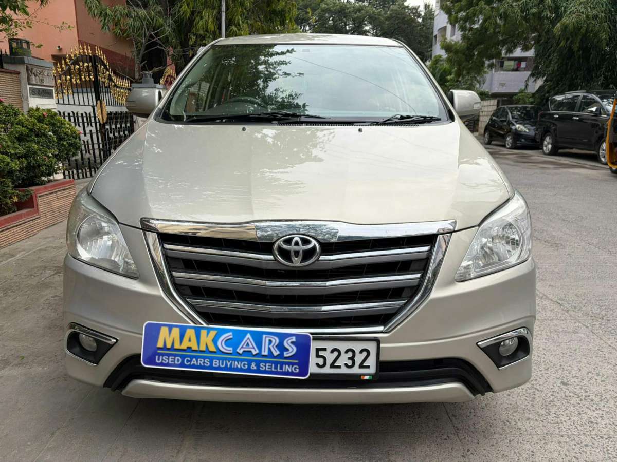 Toyota Innova 2.5 V 8 STR