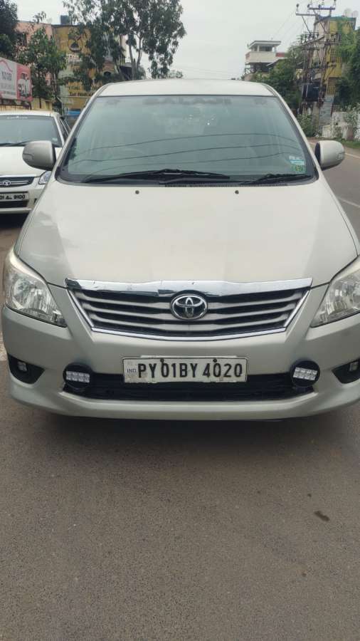 Toyota Innova 2.5 V 8 STR