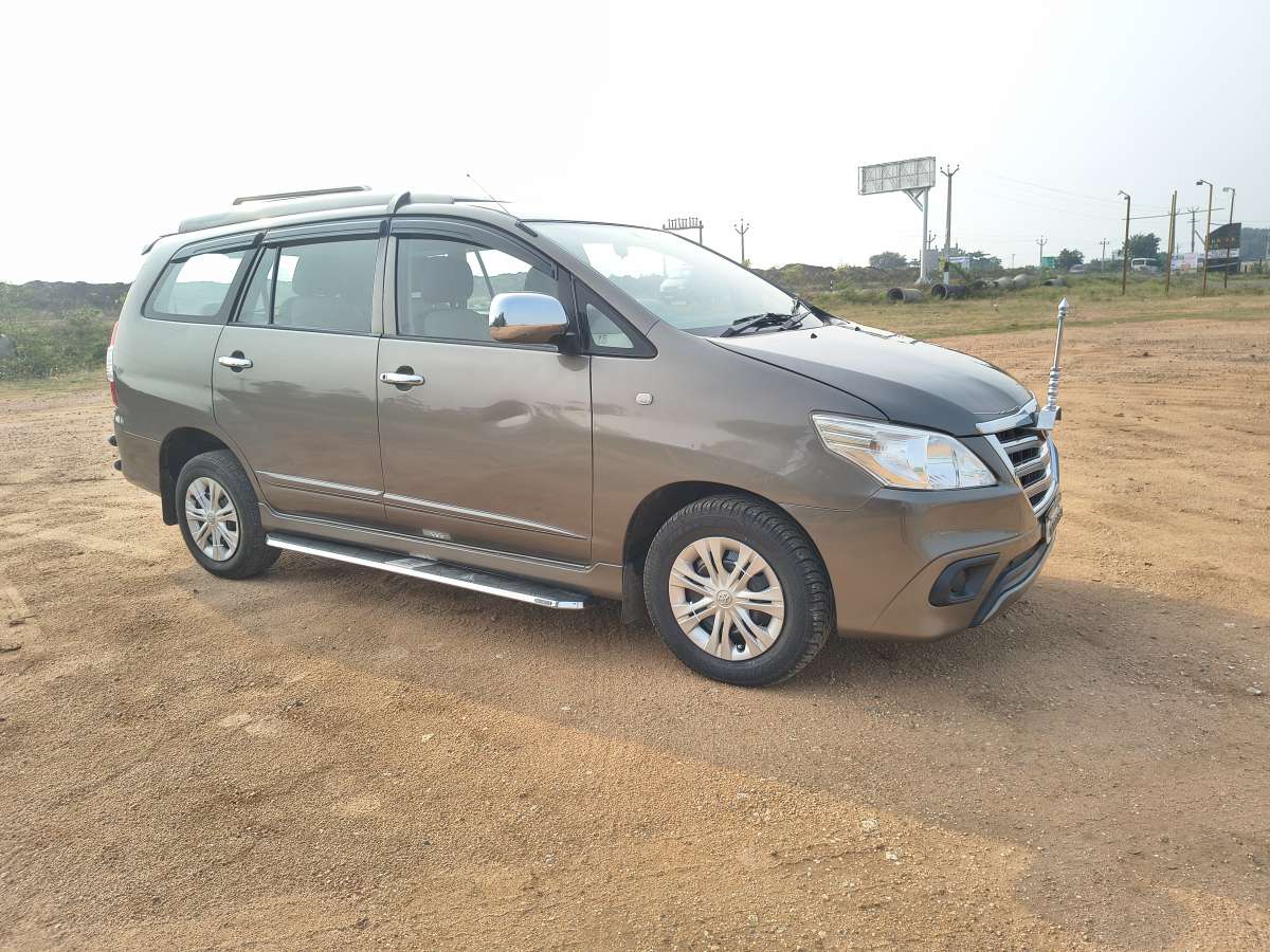 Toyota Innova 2.5 G 7 STR BS IV