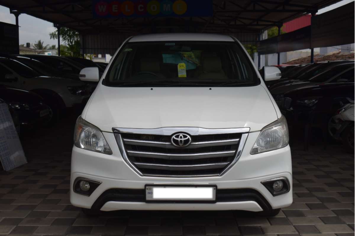 Toyota Innova 2.5 V HR Regd