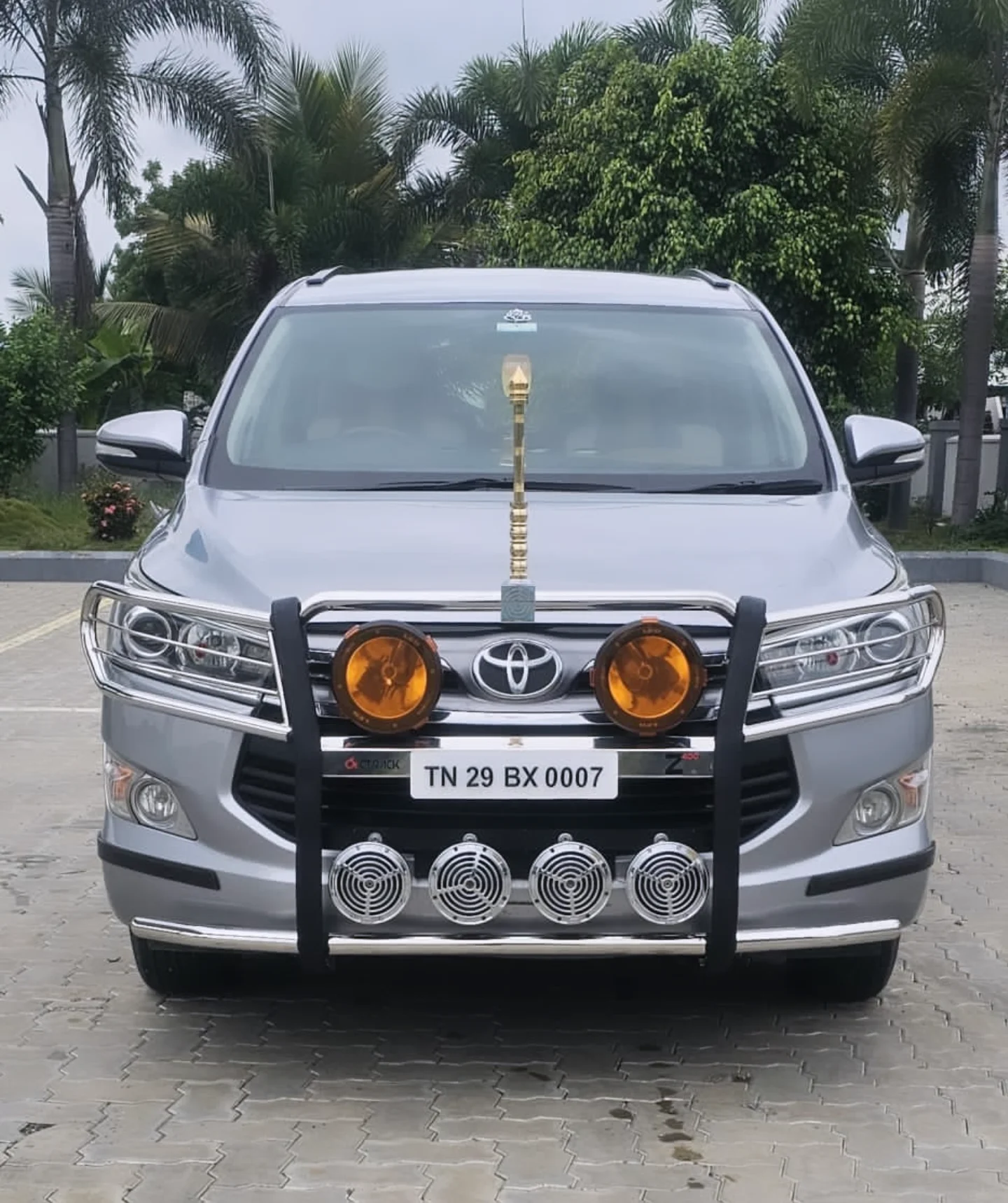 Toyota Innova Crysta 2.4 V