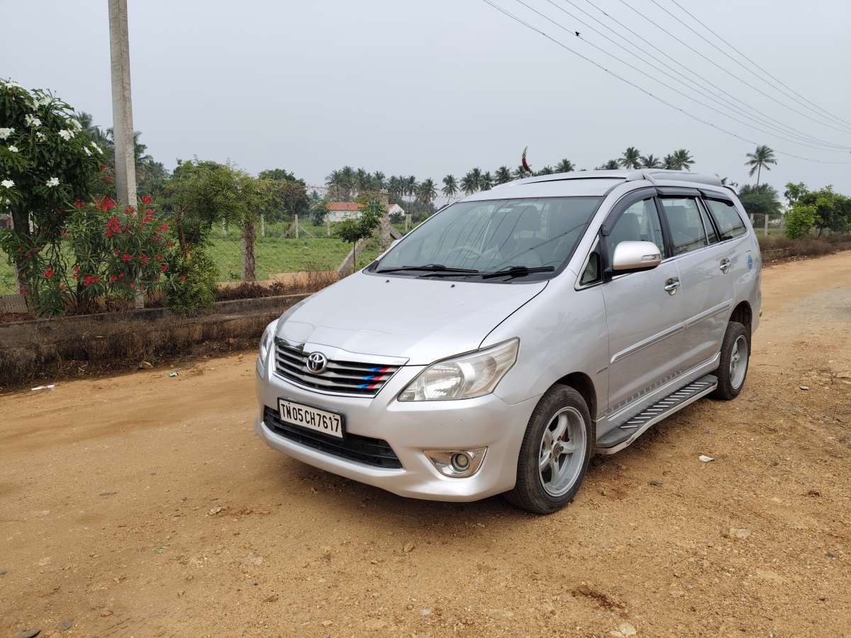 Toyota Innova 2.5 V 7 STR