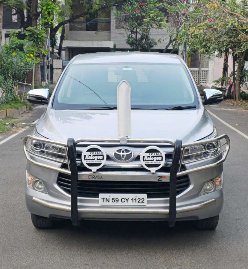 Toyota Innova Crysta 2.4 V