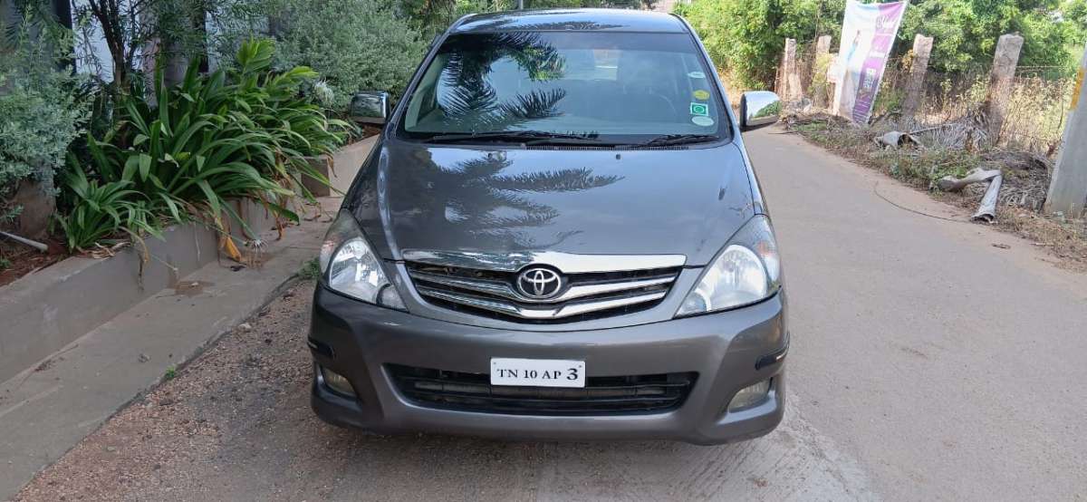 Toyota Innova 2.5 V 8 STR