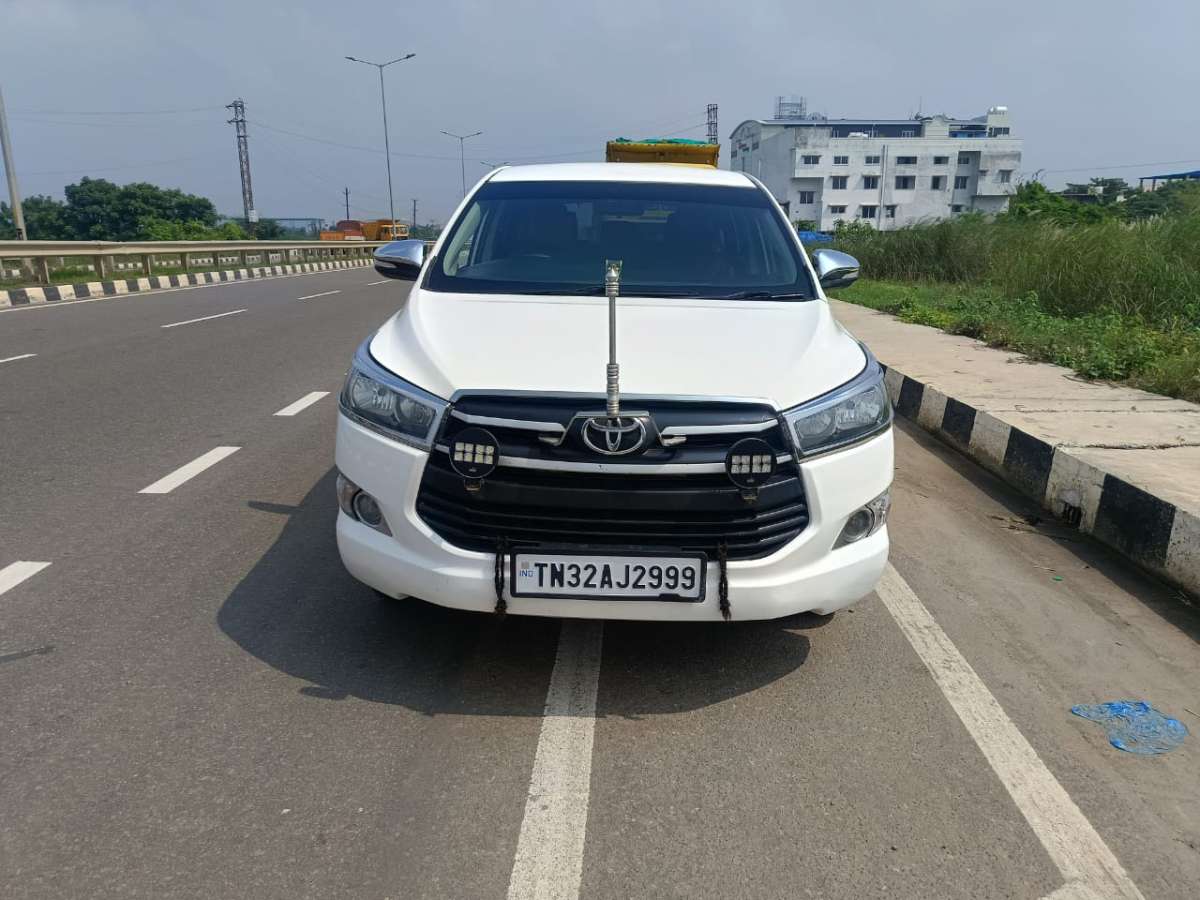 Toyota Innova Crysta 2.4 G MT 8S BSIV