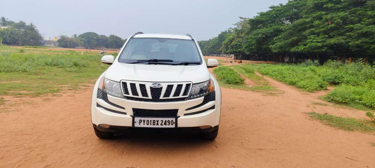 Mahindra XUV500 W8