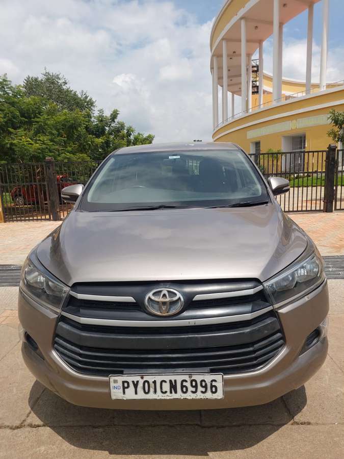 Toyota Innova Crysta 2.4 GX 8 STR