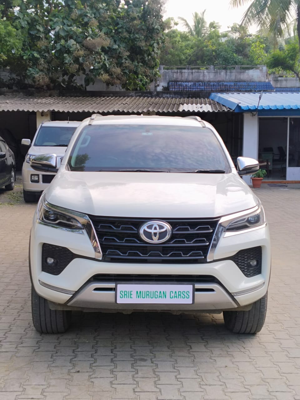 Toyota Fortuner 4X2 MT