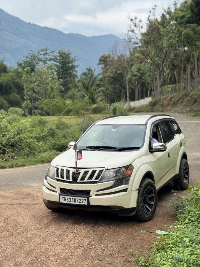 Mahindra XUV500 W8