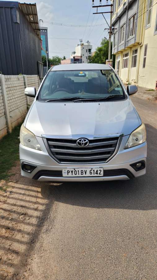 Toyota Innova 2.5 V 8 STR