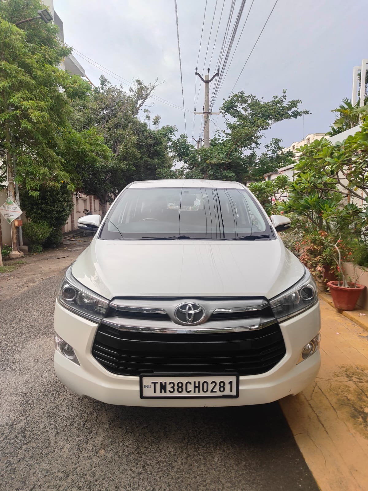 Toyota Innova Crysta 2.4 V