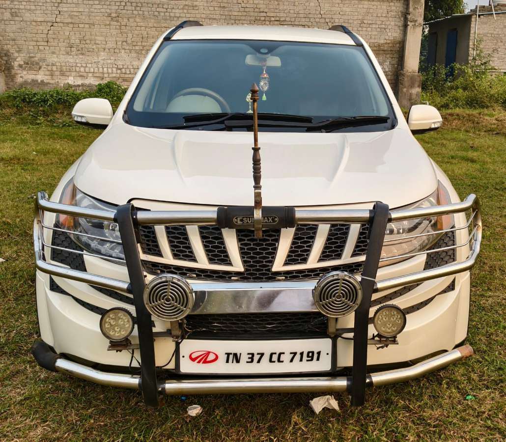 Mahindra XUV500 W8
