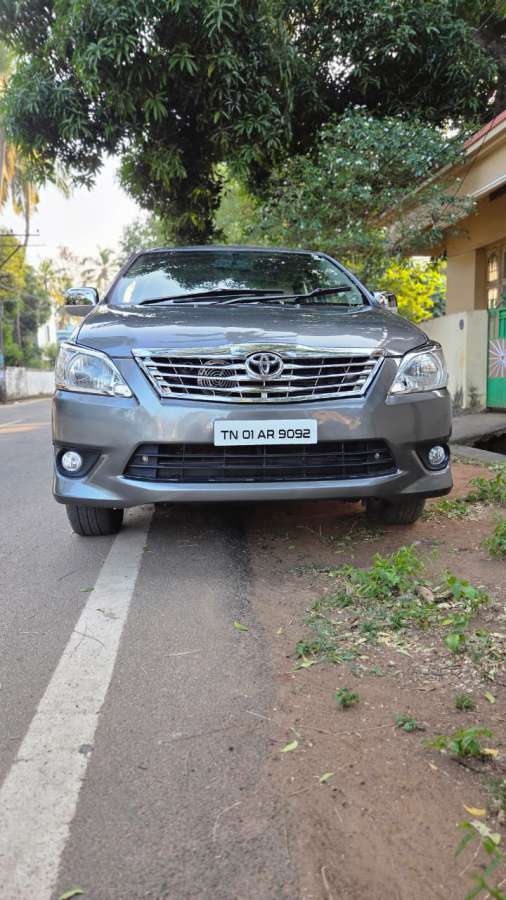 Toyota Innova 2.5 G 7 STR BS IV