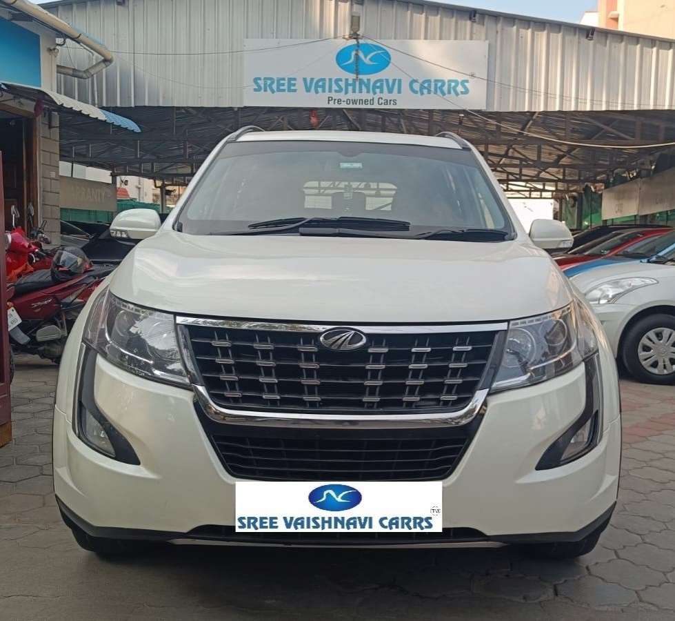 Mahindra XUV500 W7