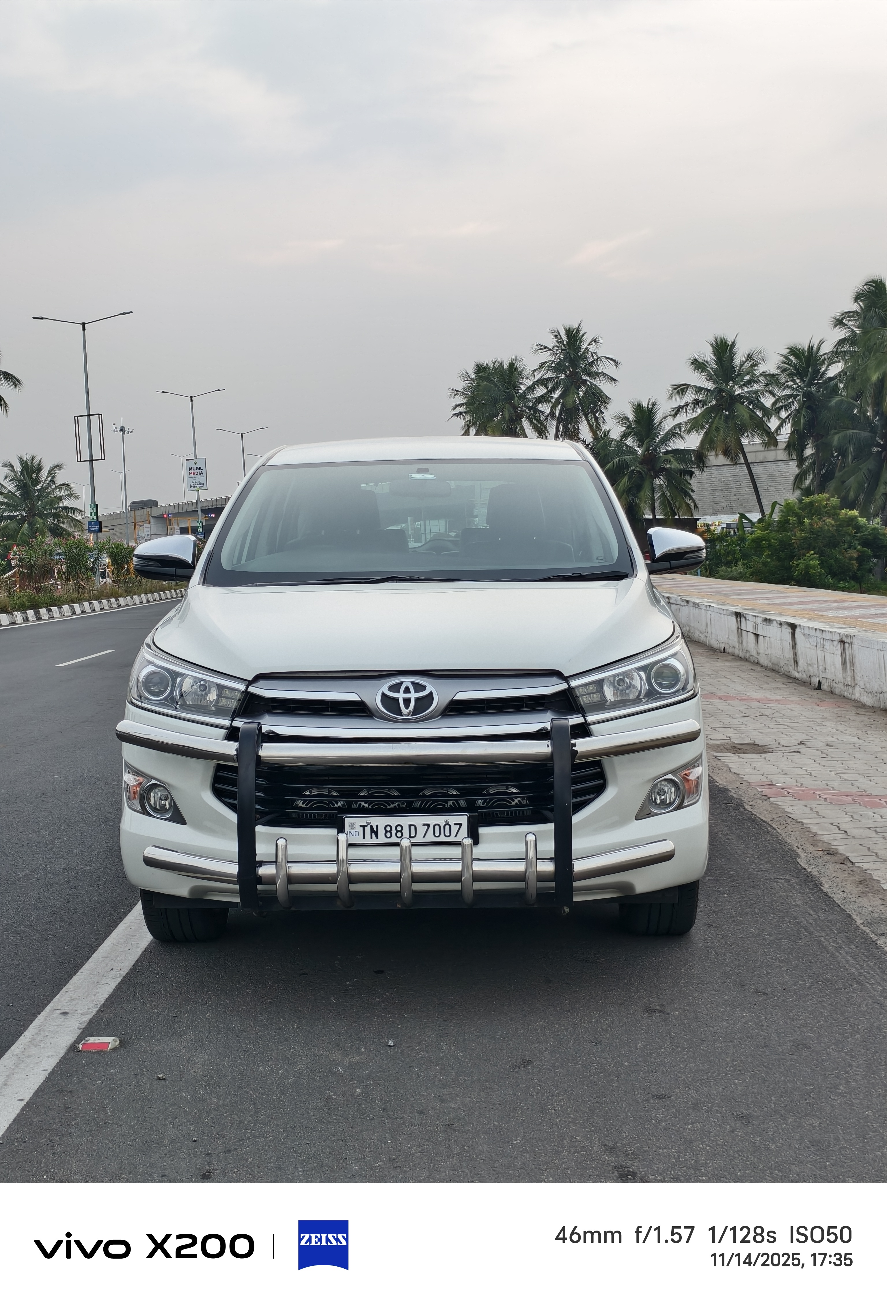 Toyota Innova Crysta 2.4z