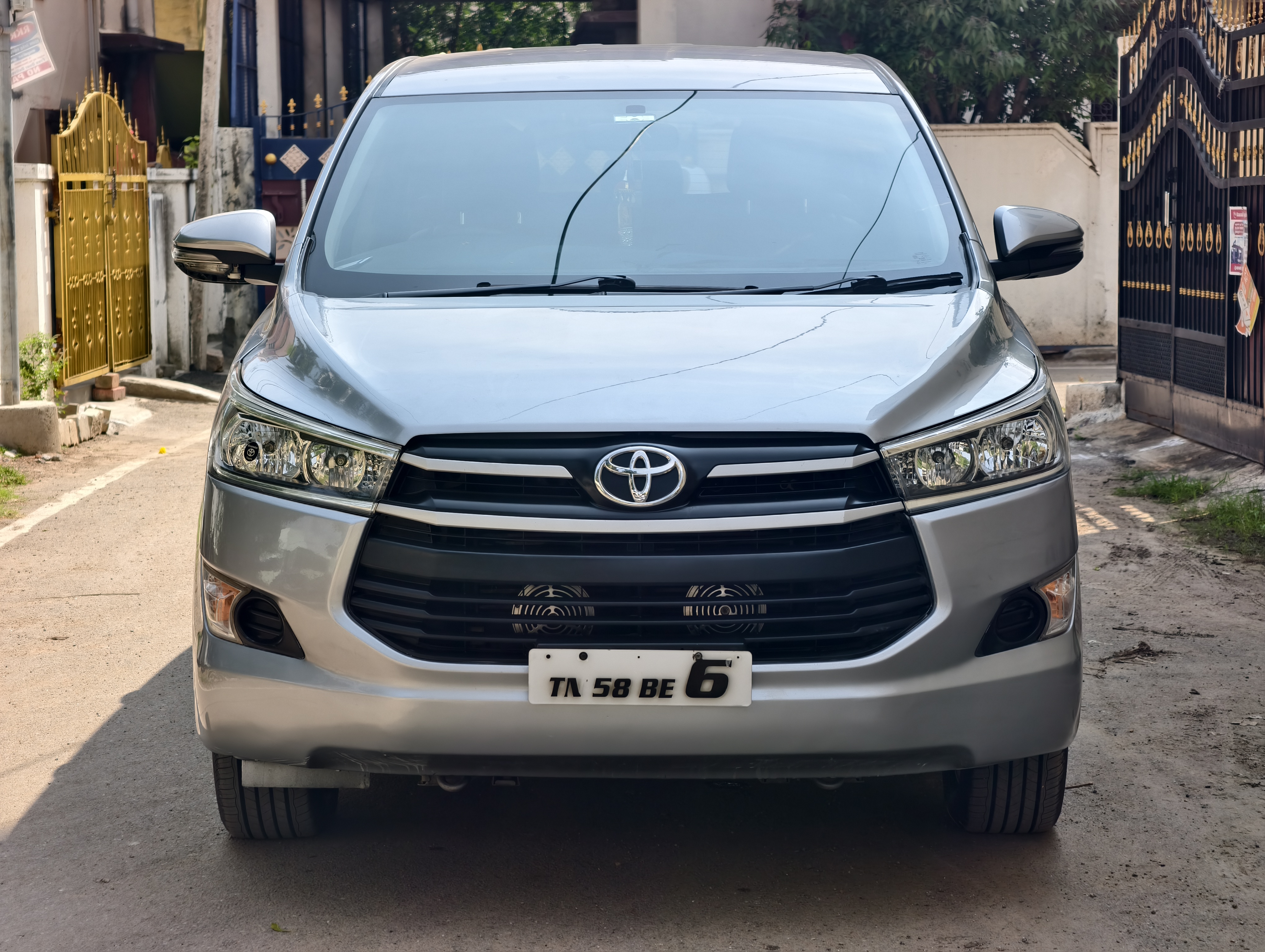 Toyota Innova Crysta 2.4 G MT