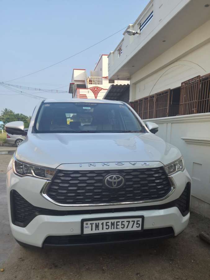 Toyota Innova Hycross