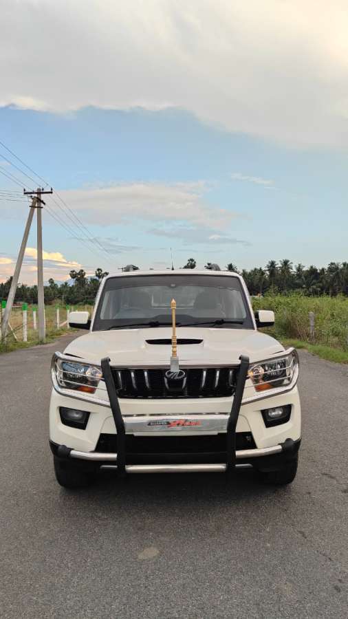 Mahindra Scorpio S10