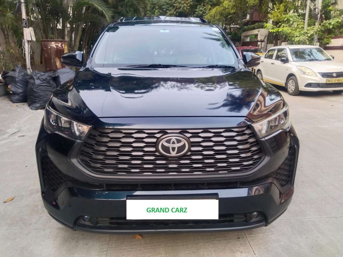 Toyota Innova Hycross