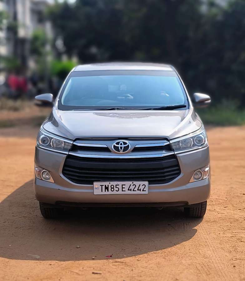 Toyota Innova Crysta 2.4 V