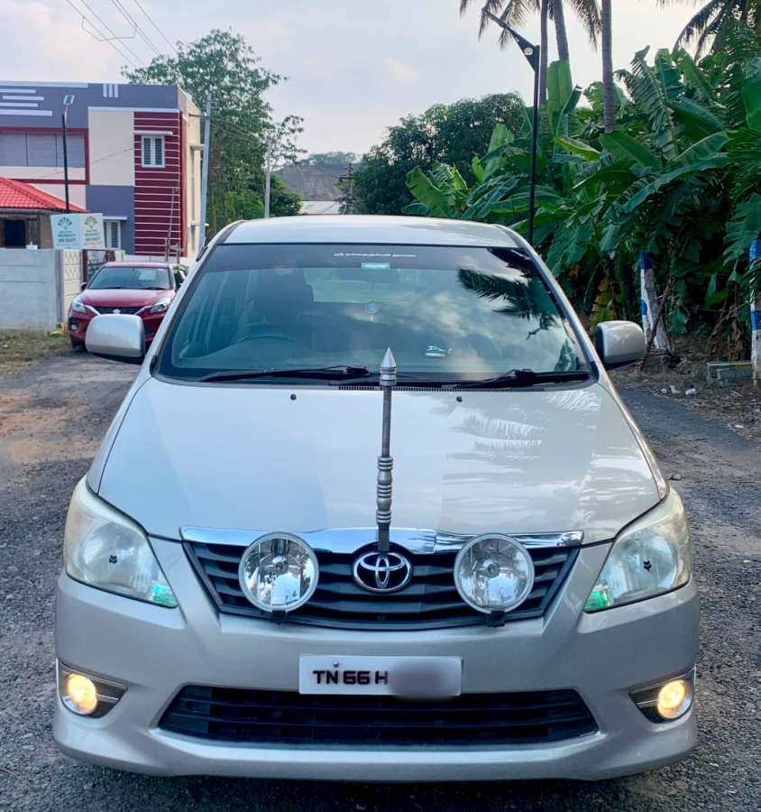 Toyota Innova 2.5 V 7 STR