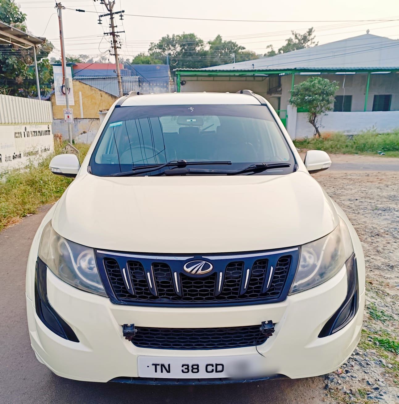 Mahindra XUV500 W6
