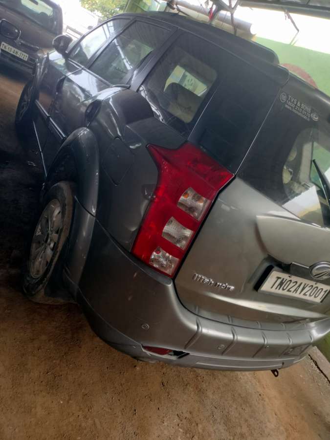 Mahindra XUV500 W8