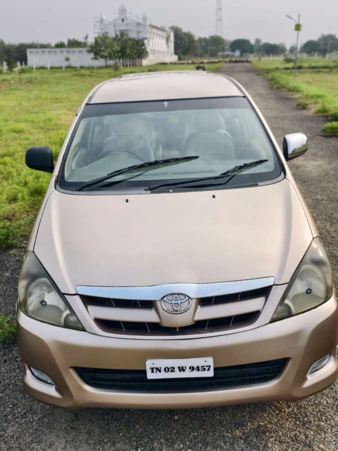 Toyota Innova 2.0 V