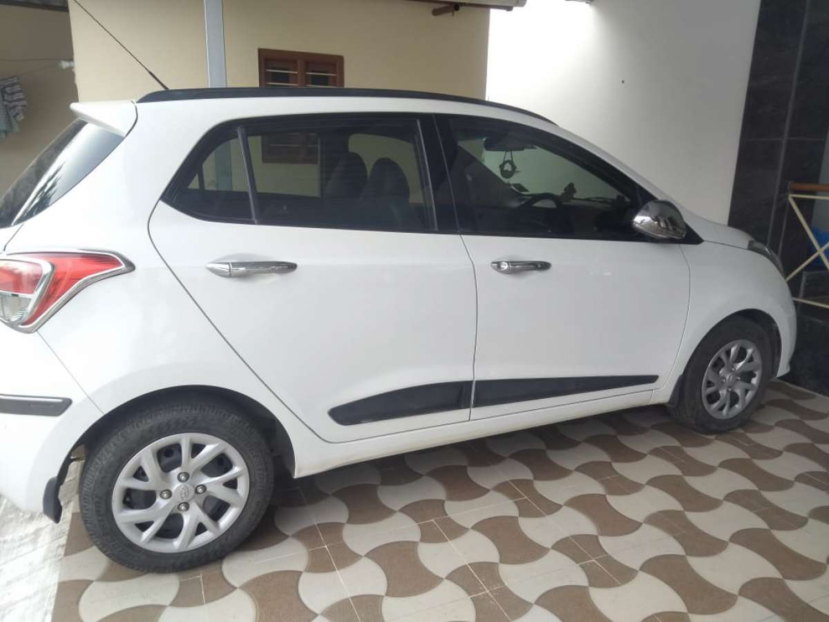 Hyundai Grand I10 1.2 Sportz (O) AT
