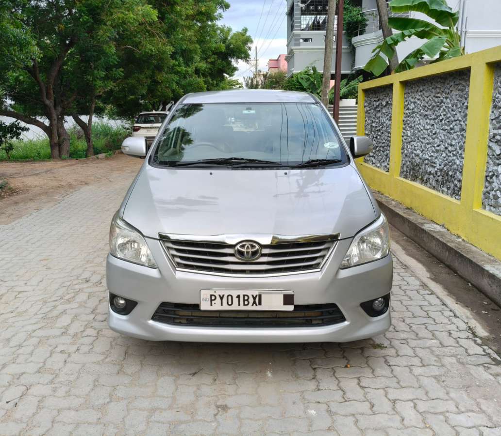Toyota Innova 2.0 VX 8 STR BS IV
