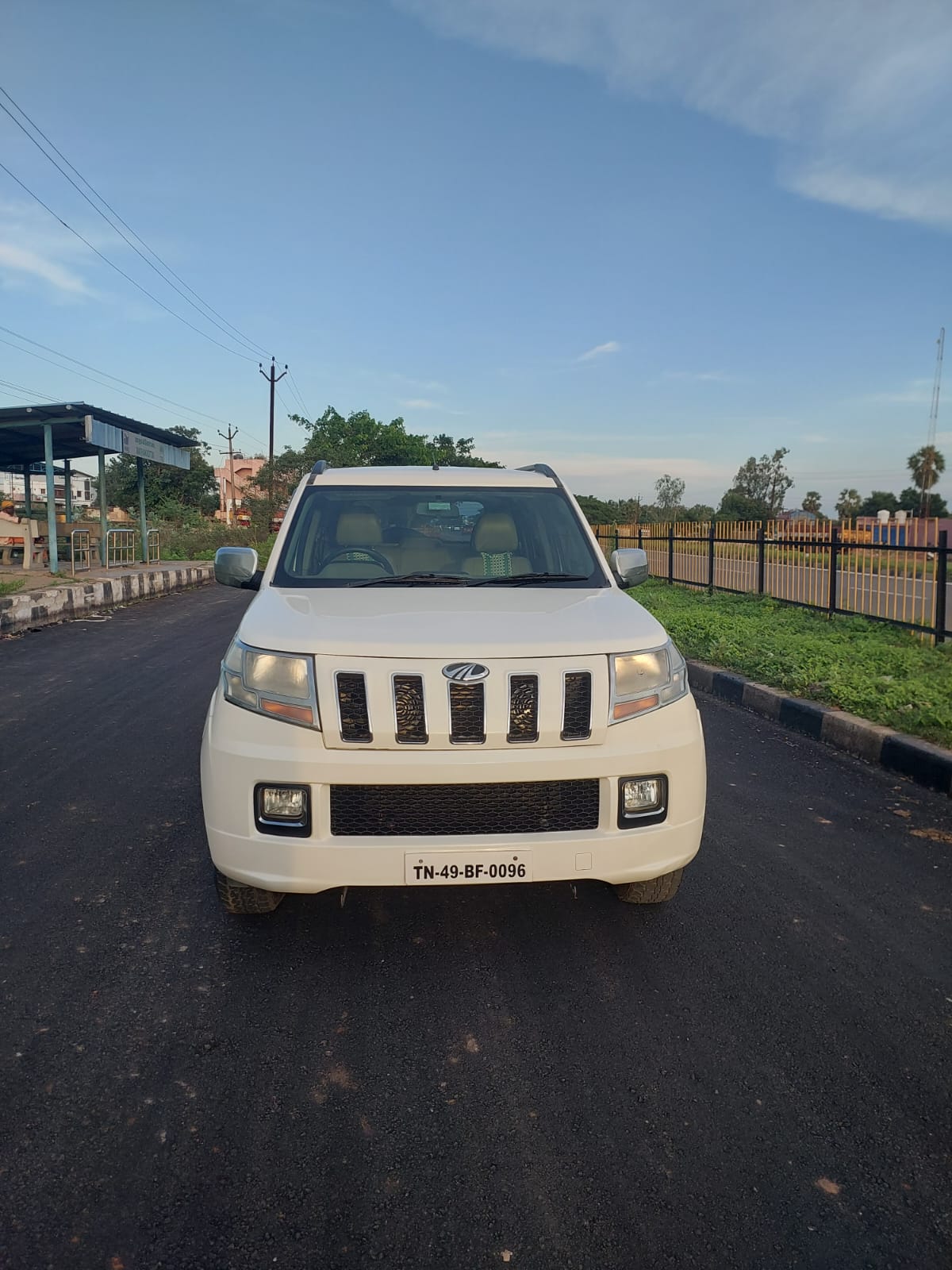 Mahindra TUV300