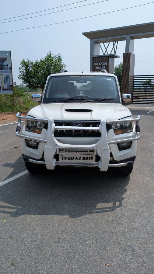 Mahindra Scorpio S10