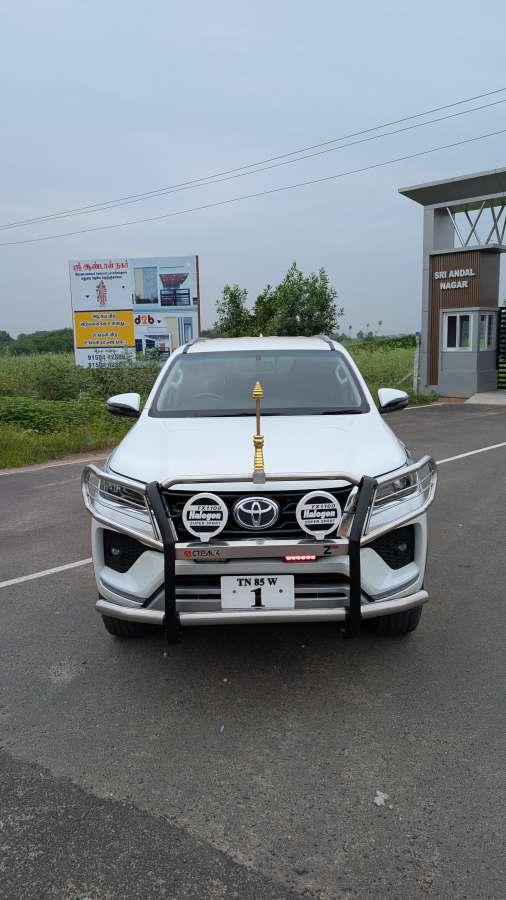 Toyota Fortuner 2WD MT BSIV