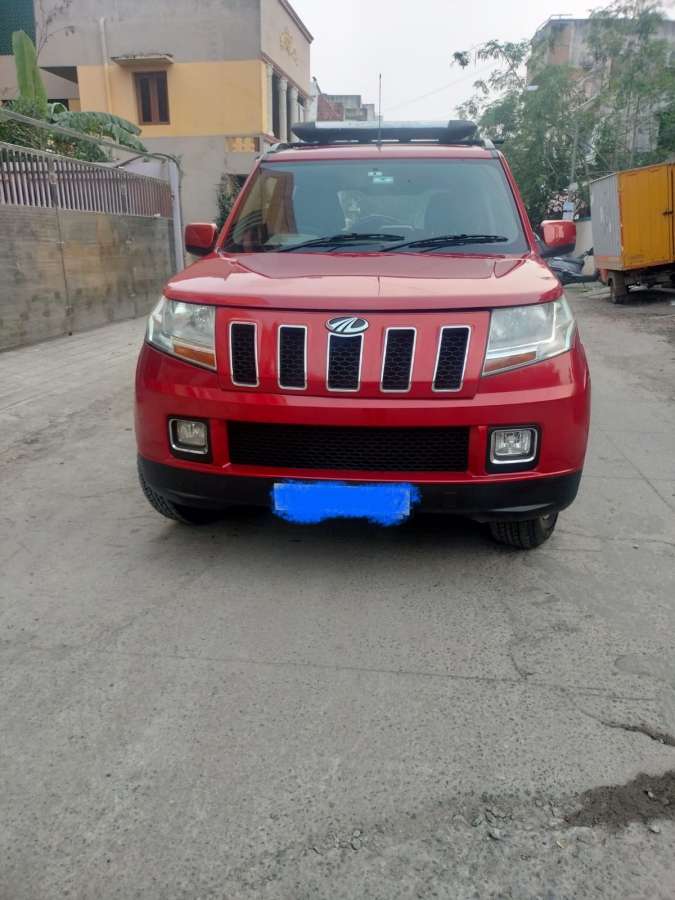 Mahindra TUV 300 T8