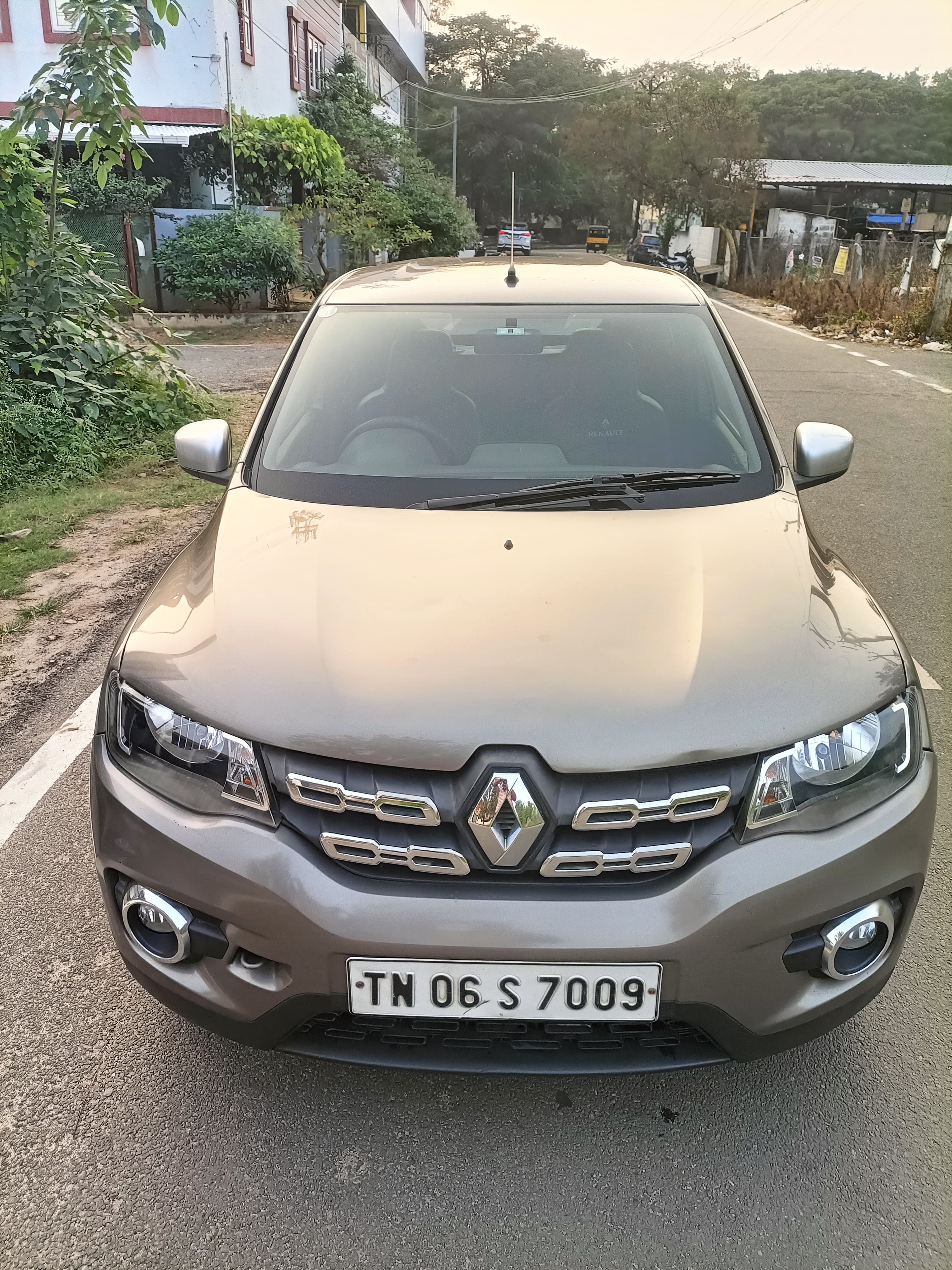 Renault Kwid 1.0 RXT AMT